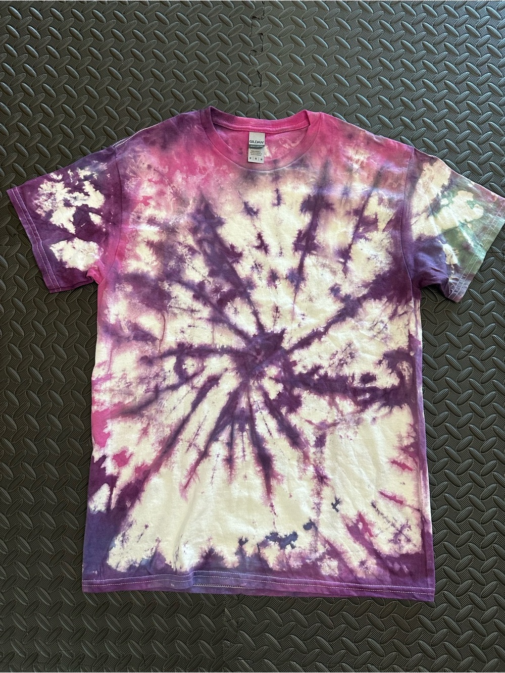 Medium Gildan Purple and Pink Spiral Tie-Dye Tee pit 20 length 28.5